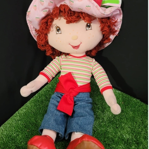 Strawberry Shortcake Doll - Picture 1 of 1